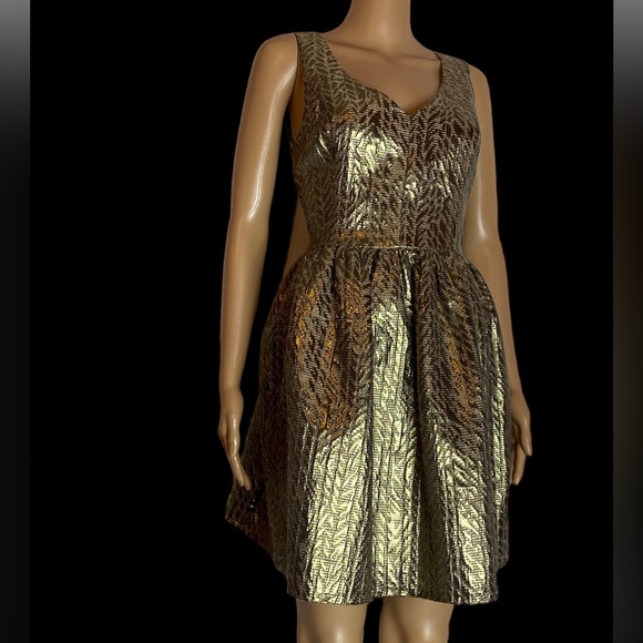 Kenzie metallic fit and flair  dress size 8 - Picture 7 of 7